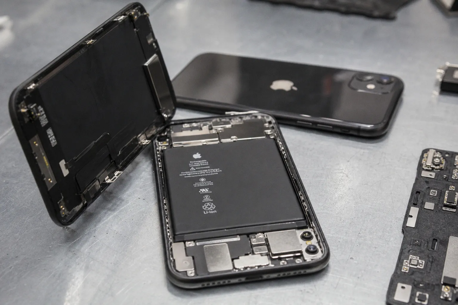 Apple внедряет системную блокировку iPhone для пользователей рассрочки