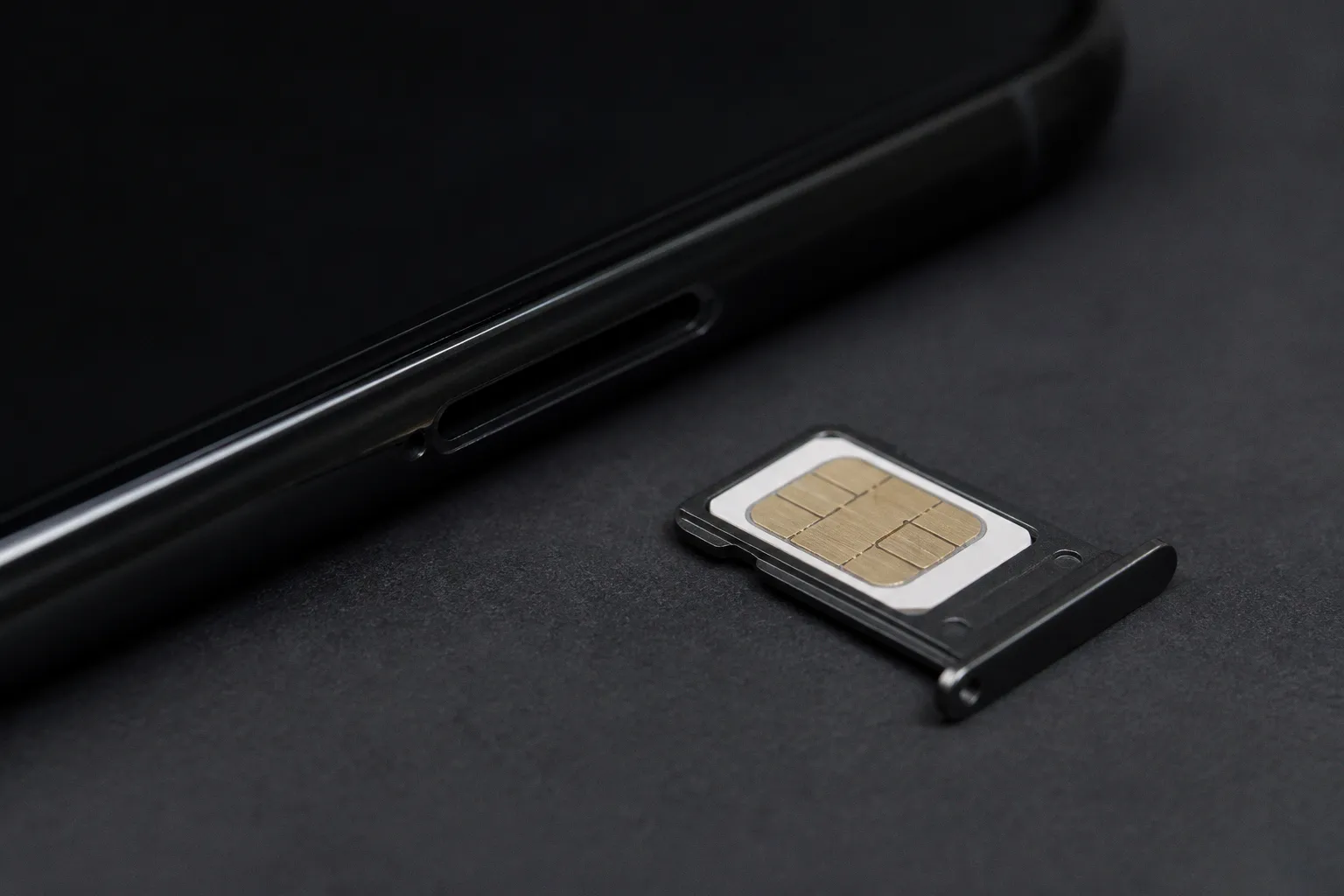 Четыре критические уязвимости в SIM-картах: риски для смартфонов и IoT