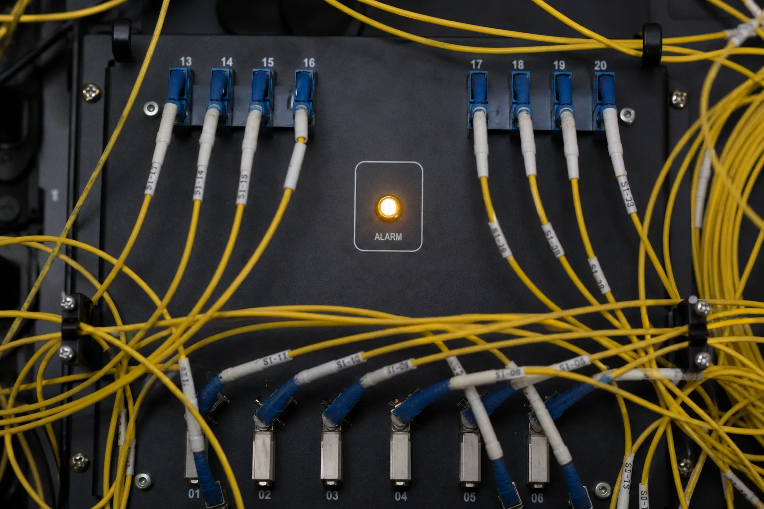Сравнение сервисов push-уведомлений: Firebase, OneSignal и Airship для мобильных приложений