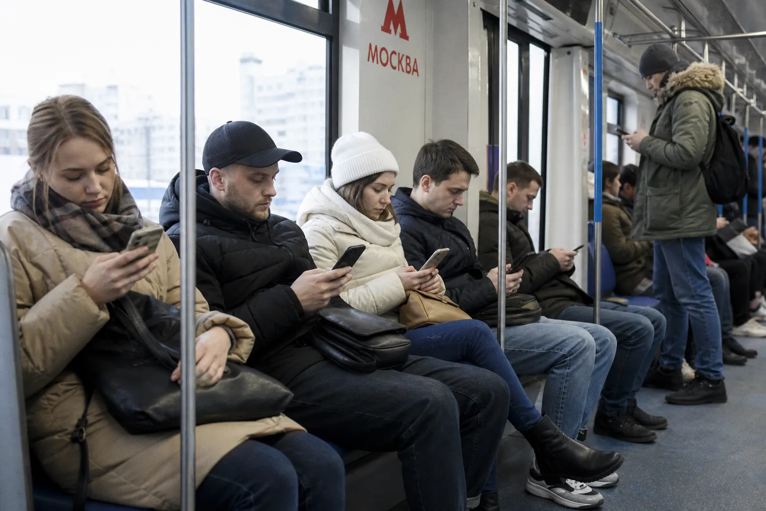 Почему владельцы iPhone в России выбирают гибридную модель использования смартфонов