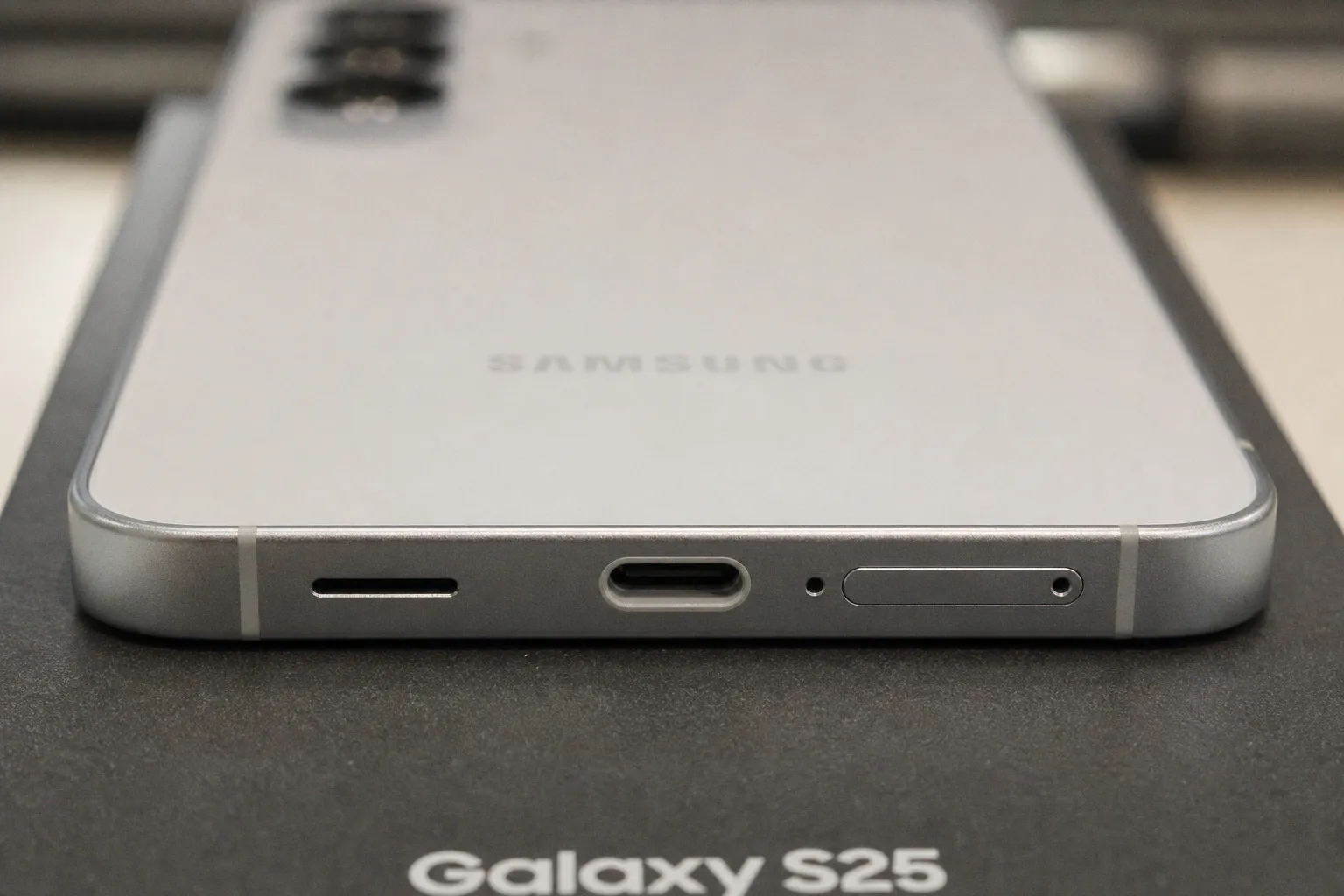 В Samsung Galaxy S25 зафиксирована самопроизвольная установка приложений